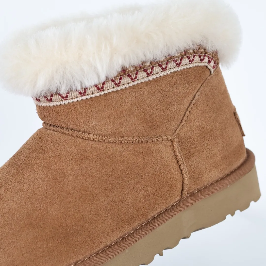 Copywriting price 💰600 The core recommendation is good price. The platform’s foreign trade is exclusively for UGG Classic women’s snow boots 1174496. Produced by the ten-year-old brand shoemaking factory production line. Pay attention to every detail. Longfeng A-grade genuine sheep fur is integrated. It is built in full compliance with the ZP process. Size: 35 36 37 38 39 40